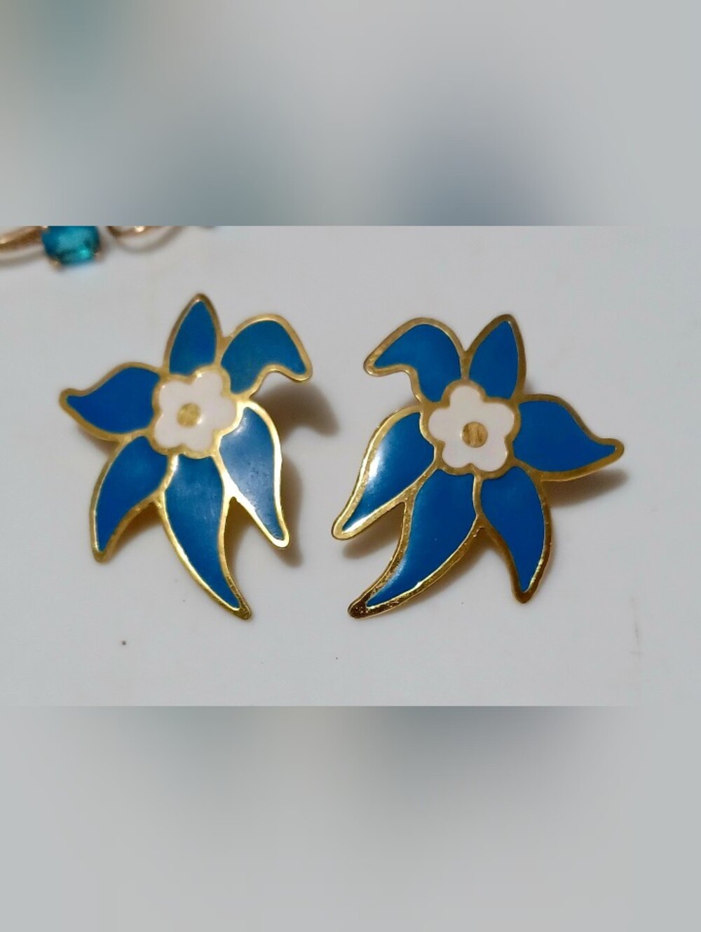 Vintage Cobalt Blue White Enamel Orchid Flower Earrings Gold Tone Mid Century 19
